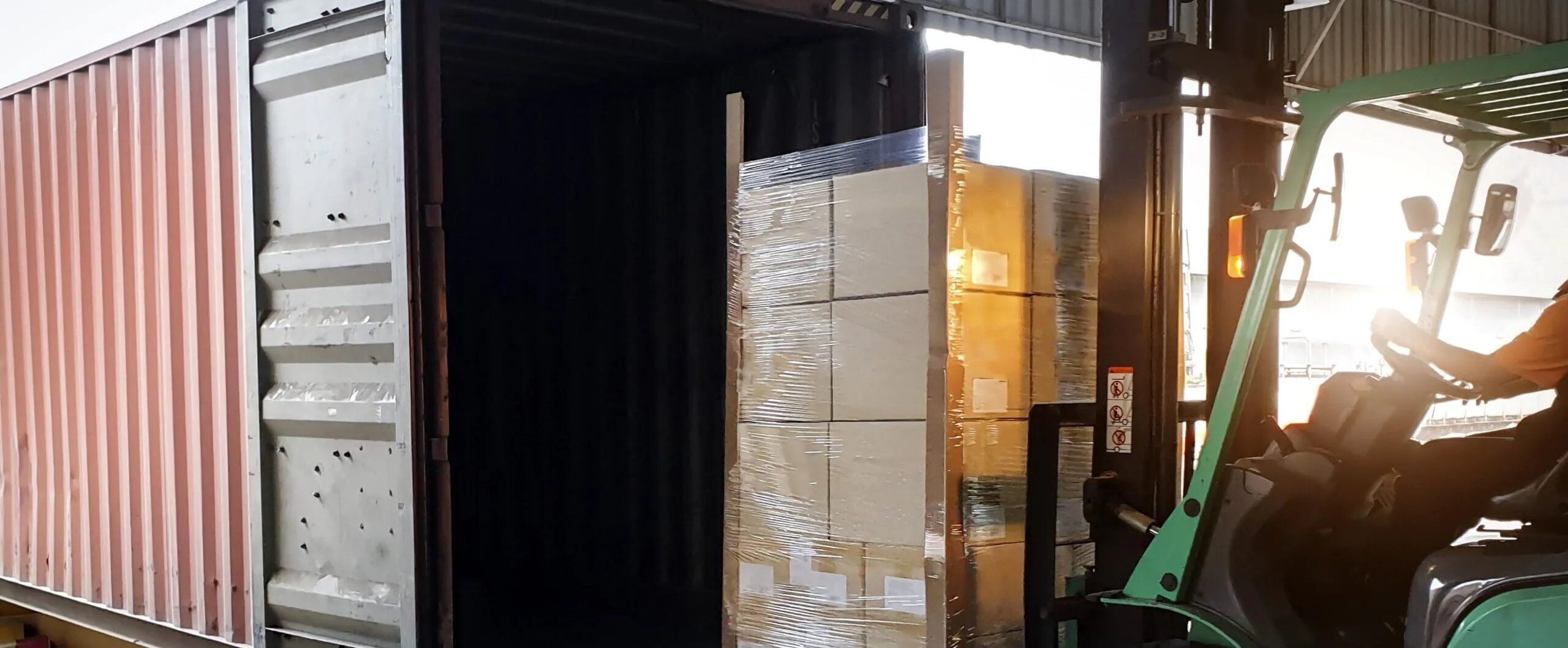 Verladerampe Auslieferung Ware - RFID Konsortium