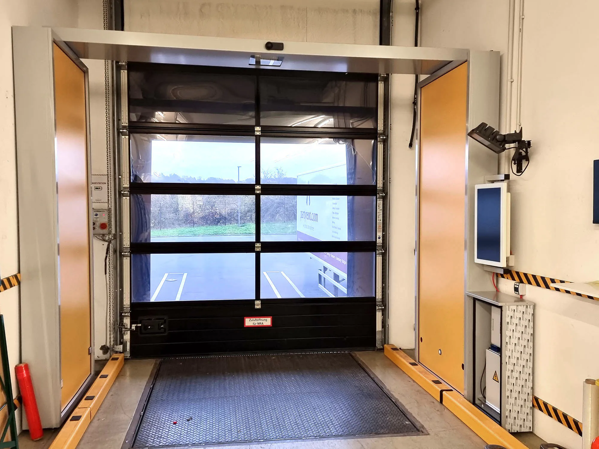 Fehlerfreier Warenausgang mit RFID Gate RF KonSys Gate Verladetor - RFID Konsortium
